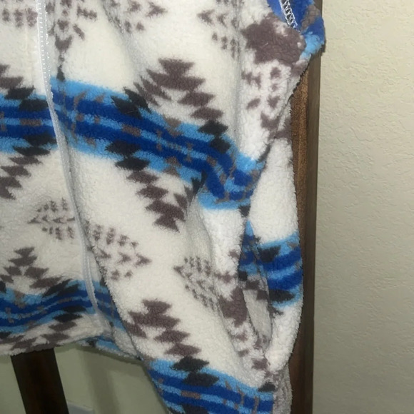 🚨‼️SHEIN WOMENS BLUE SKIES AZTEC PRINT SHERPA VEST‼️🚨 - Picture 3 of 6